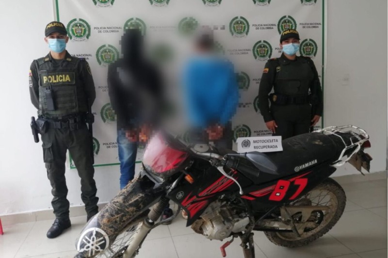 Lee más sobre el artículo Capturados por hurtar una motocicleta en zona rural del municipio de El Líbano