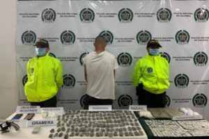 Lee más sobre el artículo ¡Qué joyita! Lo sorprendieron armado y con gran cantidad de estupefacientes en Mariquita