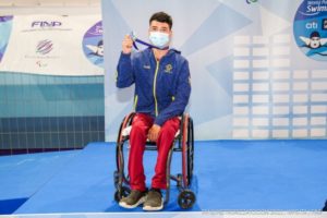 Lee más sobre el artículo Kevin Moreno, el ibaguereño que se colgó la de plata en serie mundial de para natación en Italia
