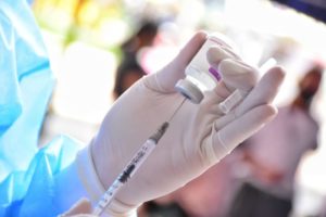 Lee más sobre el artículo Autoridades de la salud hacen un llamado a los tolimenses a ponerse la dosis de refuerzo