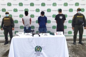 Lee más sobre el artículo Autoridades capturaron a dos hombres y aprehendieron a dos menores de edad en el sur de Ibagué