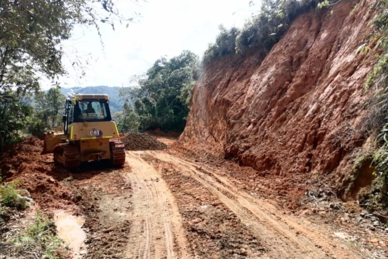 Lee más sobre el artículo Maquinaria de la Gobernación atiende emergencias en nueve puntos críticos del Tolima