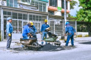 Lee más sobre el artículo Inician trabajos para tapar mil huecos en Ibagué