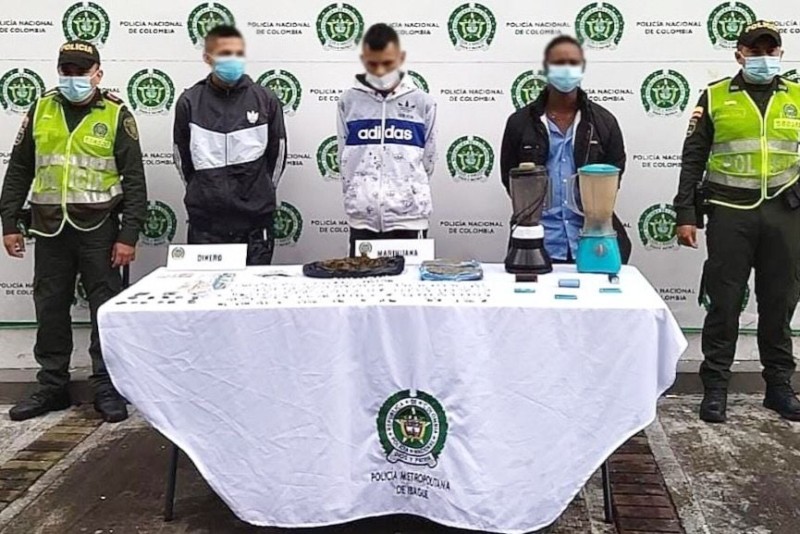 Lee más sobre el artículo ¡Qué joyitas! Los agarraron con más de mil dosis de marihuana en la comuna Uno de Ibagué