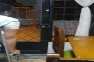 Lee más sobre el artículo ¡Intolerancia! Ciudadanos agarraron a piedra la casa de su vecina en Ibagué