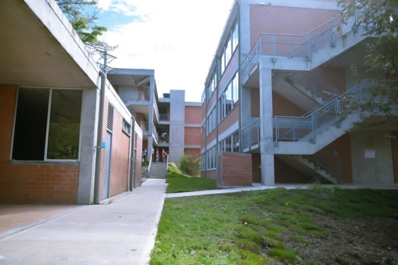 Lee más sobre el artículo FFIE entregó las obras de la Institución Educativa Carlos Lleras Restrepo en Ibagué