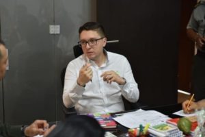 Lee más sobre el artículo Presidente de la Asamblea denuncia que fue agredido por tener publicidad de Petro en su carro
