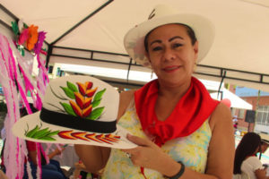 Lee más sobre el artículo Artesanos se preparan para su feria en la Plazoleta Darío Echandía
