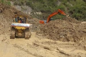 Lee más sobre el artículo Vías del Tolima afectadas por las lluvias reciben atención con maquinaria amarilla