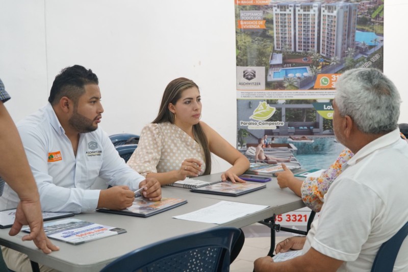 Lee más sobre el artículo Diez familias de comunidad Rom recibieron subsidios para compra de vivienda en Ibagué