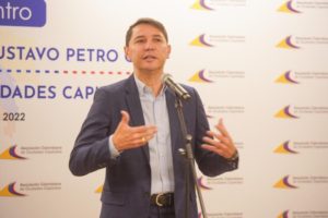 Lee más sobre el artículo Alcalde presentó proyectos que deben fortalecer en Ibagué ante el nuevo Gobierno Nacional
