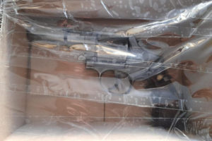 Lee más sobre el artículo ¡Pequeño pero peligroso! Sorprendieron a menor de edad con dos armas de fuego en Ibagué