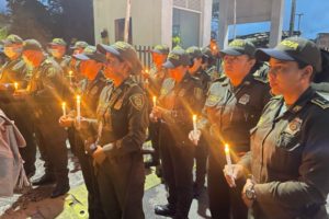 Lee más sobre el artículo Melgar se une a la velatón en homenaje a los policías asesinados en el país