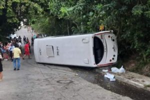 Lee más sobre el artículo Bus de transporte escolar se volcó en Melgar
