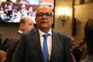 Lee más sobre el artículo Senador Óscar Barreto apoya la reducción de los salarios para los congresistas