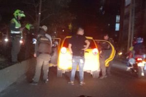 Lee más sobre el artículo Delincuentes fueron capturados cuando pretendían robar a un taxista en Ibagué