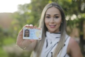 Lee más sobre el artículo Desde septiembre comienza la masificación de la cédula digital en Colombia