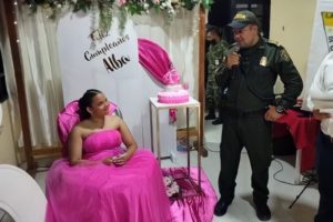 Lee más sobre el artículo Policía Tolima celebró los 15 años a una joven en Chaparral