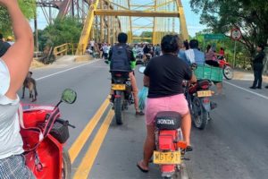 Lee más sobre el artículo Padres de familia protestaron ante la falta de transporte escolar en Saldaña