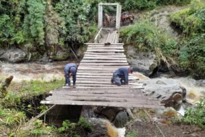 Lee más sobre el artículo Soldados del Ejército Nacional habilitaron puente en zona rural de Planadas, sur del Tolima