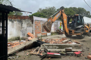 Lee más sobre el artículo Demolieron una vivienda de Ibagué que era utilizada para el tráfico de estupefacientes