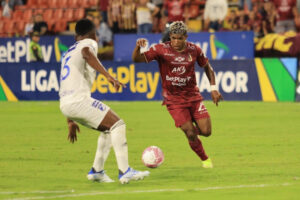 Lee más sobre el artículo <em>Deportes Tolima venció a Millonarios y sueña con un cupo a la Copa Libertadores 2023</em>