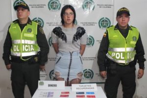 Lee más sobre el artículo Capturaron a una joven por realizar el ‘cambiazo de tarjeta’ en un cajero de Ibagué