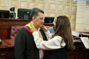 Lee más sobre el artículo Gobernador del Tolima fue condecorado por su labor social durante la pandemia