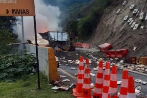 Lee más sobre el artículo ¡Tragedia! Conductor murió incinerado en la vía Calarcá – Cajamarca