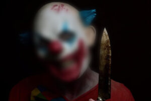 Lee más sobre el artículo Mujer fue asesinada por un hombre con máscara de payaso en Ibagué
