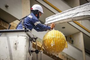 Lee más sobre el artículo En un 70% se ha instalado el alumbrado navideño de Ibagué