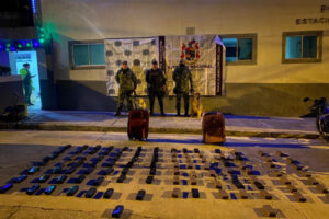 Lee más sobre el artículo ¡Se les cayó la merca! Autoridades incautaron 50 kilos de marihuana en Cajamarca