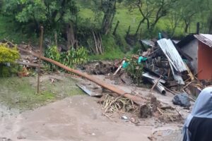Lee más sobre el artículo ¡Emergencia! Avalancha afectó 14 viviendas de la vereda La Profunda en Chaparral
