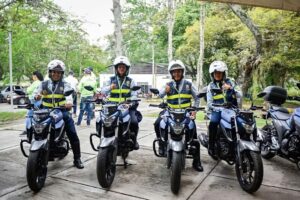Lee más sobre el artículo Agentes de Tránsito de Ibagué recibieron 29 motocicletas y una necromóvil