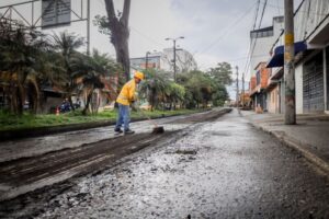 Lee más sobre el artículo Inició la rehabilitación vial sobre de la avenida Guabinal entre calle 15 y 19, carril subiendo