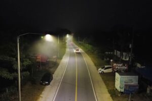 Lee más sobre el artículo Alcalde Andrés Hurtado entregó 1,5 kilómetros del moderno alumbrado público de El Totumo