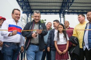 Lee más sobre el artículo Gobernador Orozco entregó dos modernos polideportivos en Valle de San Juan