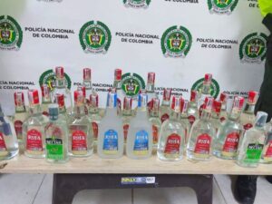 Lee más sobre el artículo ¡Pilas! Autoridades incautaron más de 30 botellas de aguardiente adulterado en Ibagué