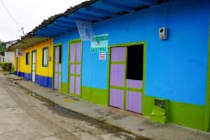 Lee más sobre el artículo Con el ‘Plan Fachada’, Gobernación del Tolima embelleció viviendas en Tierradentro, Líbano