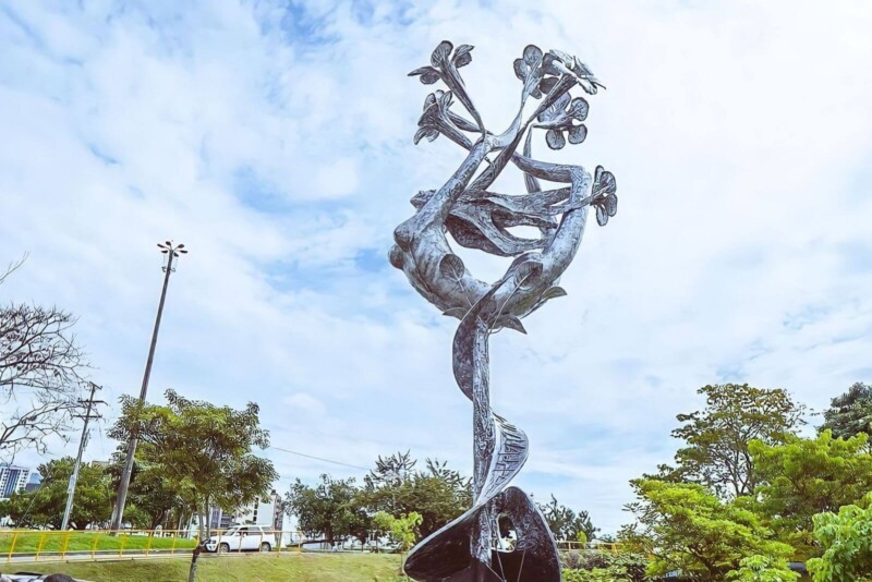 Lee más sobre el artículo ‘Flor de Ocobo’, la nueva escultura de Ibagué