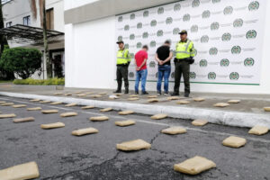 Lee más sobre el artículo Incautaron 30 kilogramos de marihuana en la vía Ibagué – Espinal