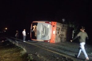 Lee más sobre el artículo 15 personas heridas dejó accidente de tránsito en la variante de Gualanday