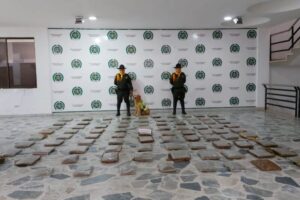 Lee más sobre el artículo Hallaron 85 mil dosis de marihuana en la bodega de una empresa de encomiendas en Ibagué