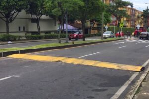 Lee más sobre el artículo ¡Pilas! Seguirán instalando reductores de velocidad en diferentes puntos de Ibagué
