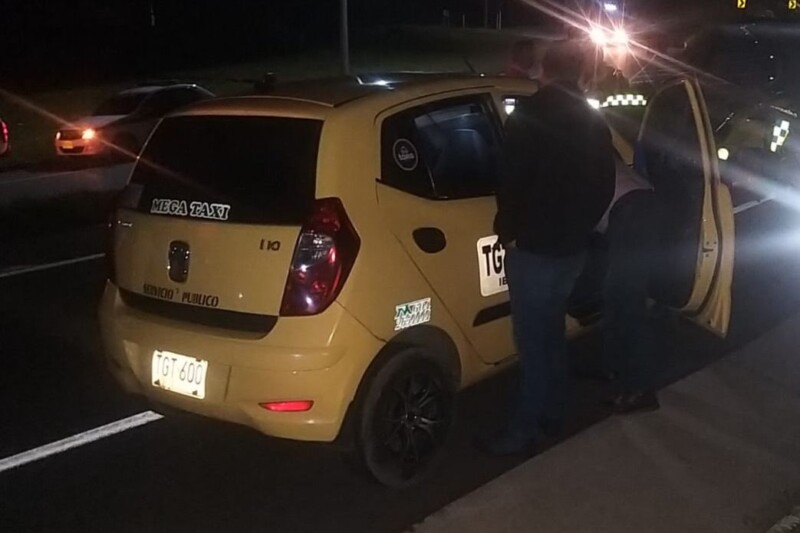 Lee más sobre el artículo Autoridades recuperaron taxi que había sido hurtado en la variante de Ibagué