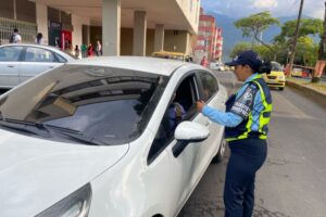 Lee más sobre el artículo 14 vehículos han sido inmovilizados por no cumplir el ‘Día sin carro y sin moto’ en Ibagué