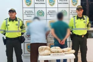 Lee más sobre el artículo Padre e hijo fueron capturados en el peaje de Gualanday por transportar base de cocaína