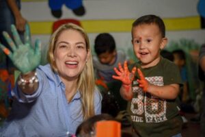 Lee más sobre el artículo Gestora social de Ibagué llevó alegría a los niños y niñas de la guardería nocturna de la ciudad