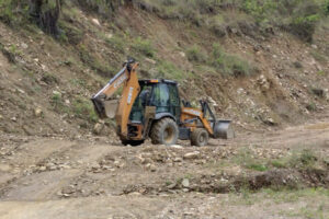 Lee más sobre el artículo Avanzan las obras de recuperación de la vía a Tapias, zona rural de Ibagué