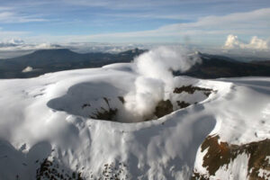 Lee más sobre el artículo ¡Atención! Volcán Nevado del Ruíz cambió a alerta naranja